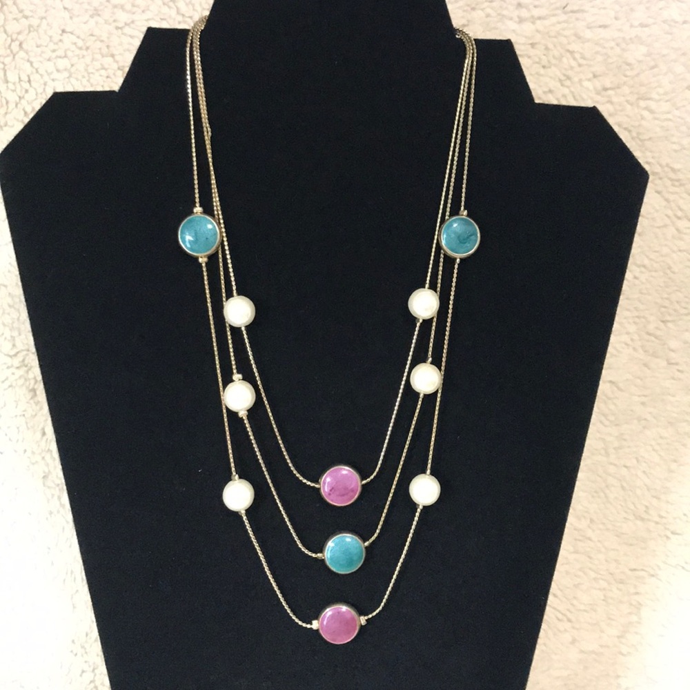 TRIPLE STRAND GOLD TONE NECKLACE